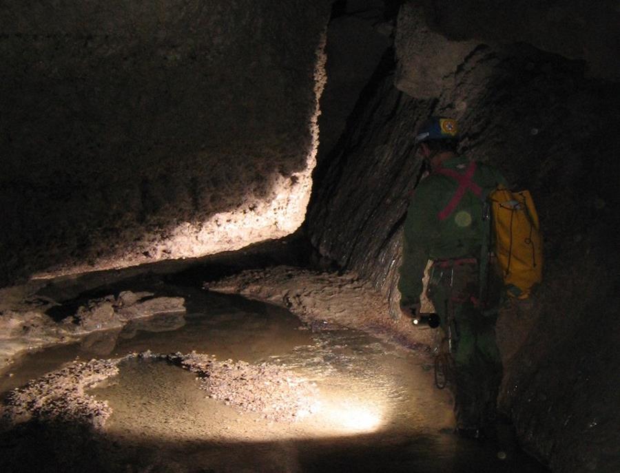 Il fiume sotterraneo della Grotta di Santa Ninfa.
