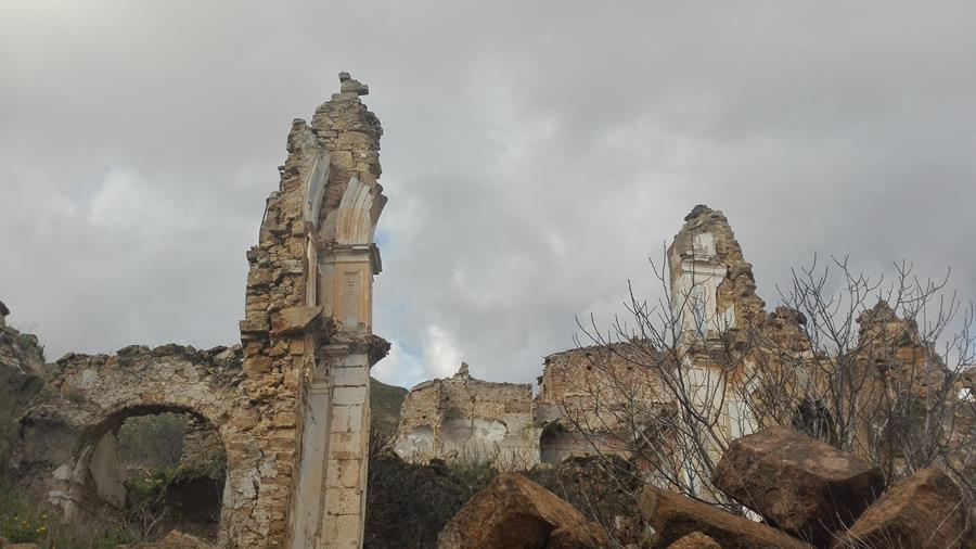 I ruderi della Chiesa Madre di Poggioreale, come appaiono oggi.